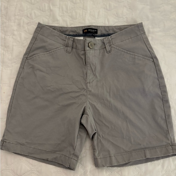 Women's Mid-Rise Bermuda shorts. Size 8. Light gray - Picture 1 of 7